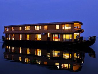 5 Bedroom Houseboat