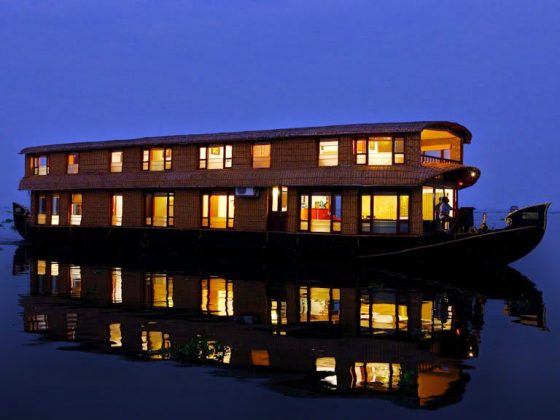 5 Bedroom Houseboat