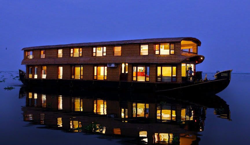 5 Bedroom Houseboat